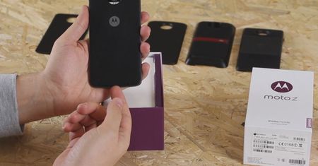 Zobacz unboxing Lenovo Moto Z