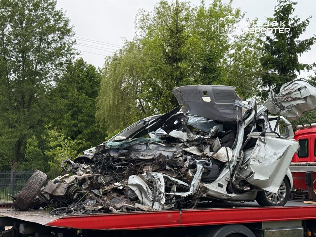 Fot. Miejski Reporter. Śmiertelna czołówka z autem ciężarowym