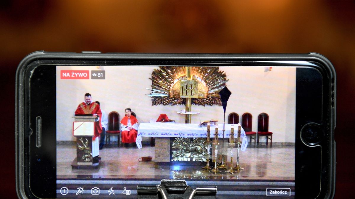 Wielkanoc 2020. Transmisje z mszy św. m.in. na Facebooku i w TV
