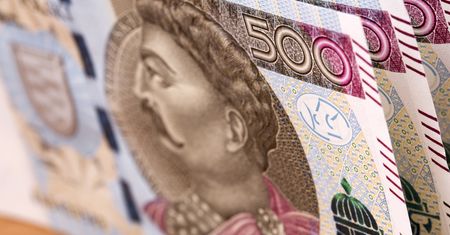 UE zmienia zasady płacenia gotówką. Niektórzy biją na alarm. Jest się czego bać?