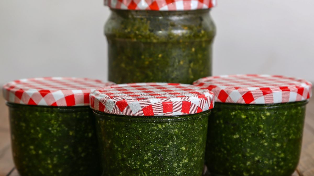 Przechowywanie czosnku niedźwiedziego – prosty przepis na pastę