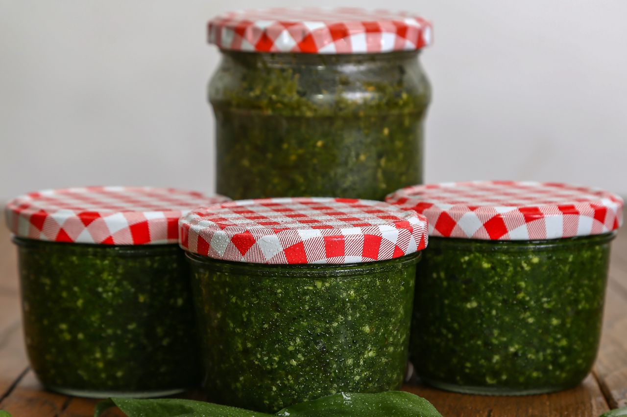 Przechowywanie czosnku niedźwiedziego – prosty przepis na pastę