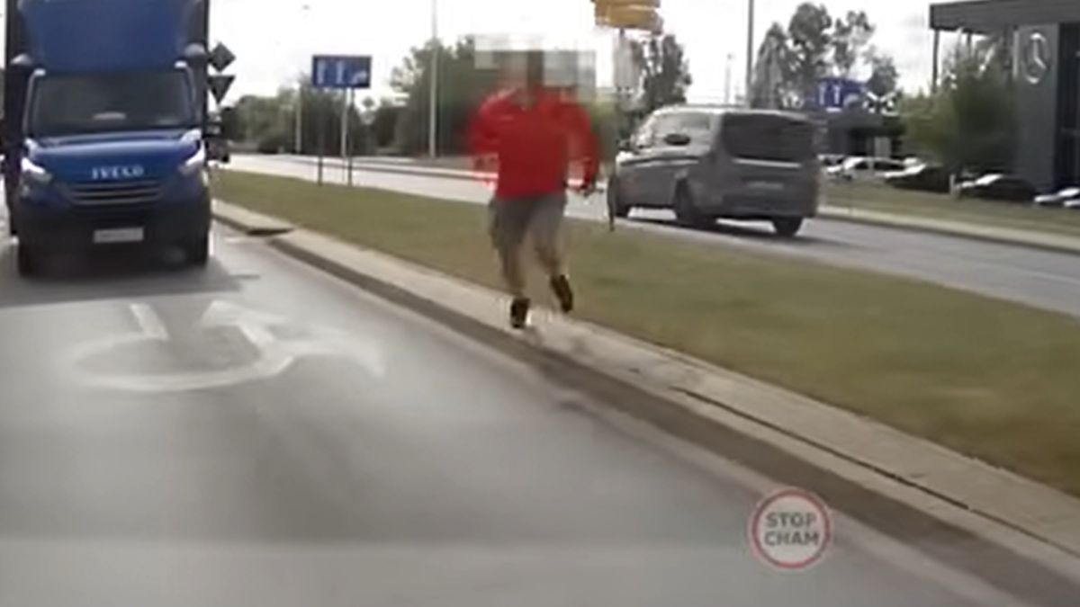 Wybiegł z dostawczaka. Szokujące obrazki we Wrocławiu.