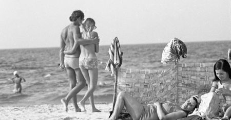 Plażowanie w czasach PRL-u. Czy jeszcze cokolwiek pamiętasz?