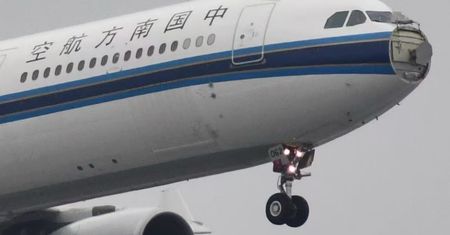 Airbus A330 stracił nos podczas lotu. Zderzenie z ptakami w Szanghaju