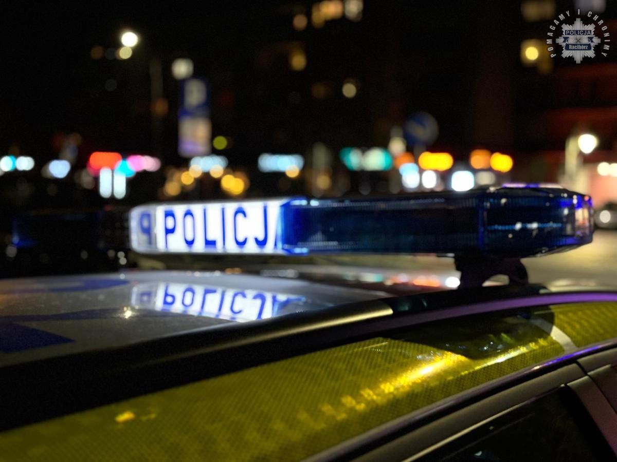 Pobicie na stacji paliw w Raciborzu. Zatrzymano dwóch młodych mężczyzn