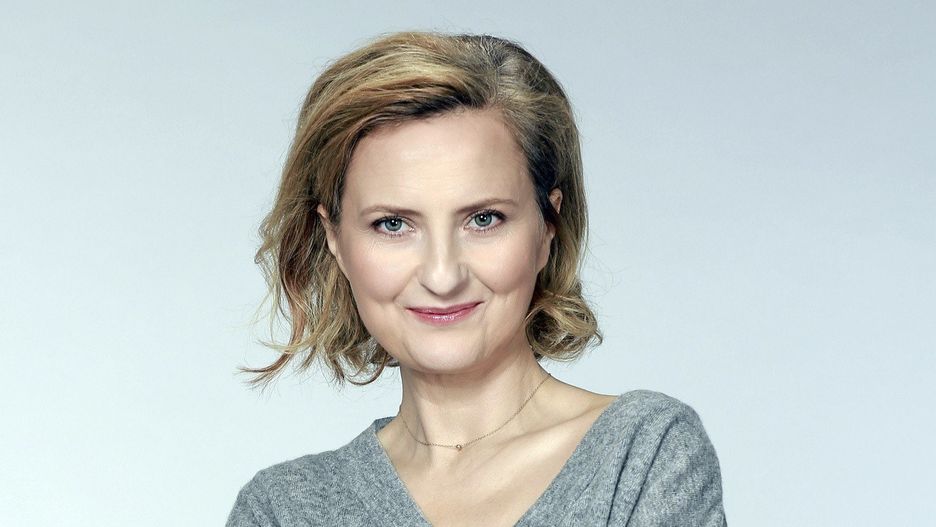 Izabela Kuna świetnie się ubiera. Przekroczyła 50-tkę, a wygląda dziesięć lat młodziej. Fani zachwycają się jej figurą i stylizacjami. Tak się ubiera Iza Kuna - zobacz w naszej galerii &gt;&gt;&gt;