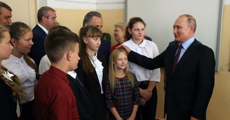 Putin "wkroczył" do szkół. "Może rozpocząć się prawdziwy dramat"
