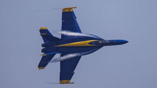 Blue Angels: niski przelot nad Pensacola Beach bez kary