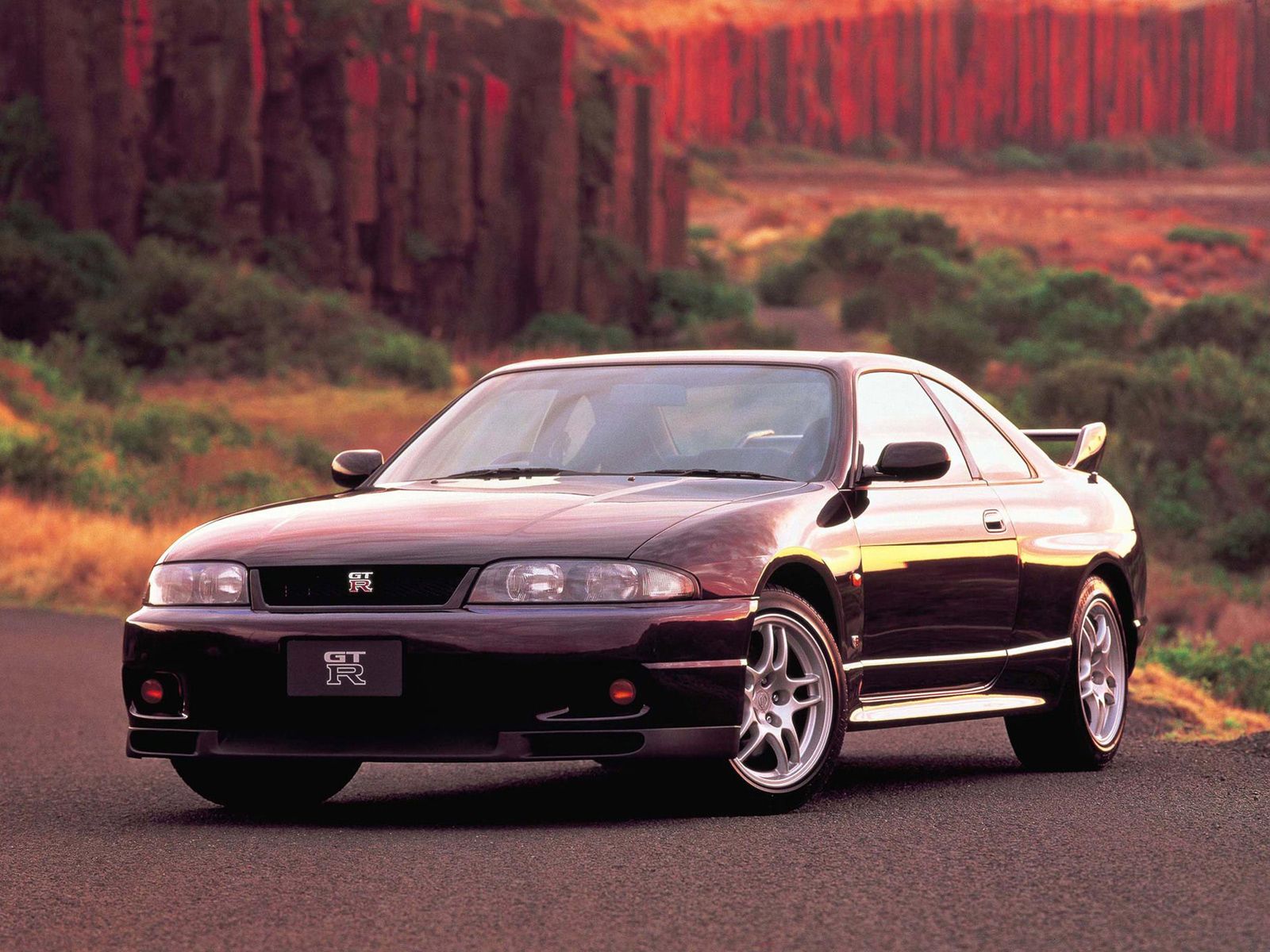 Ewolucja Godzilli: jak od początku zmieniał się Nissan Skyline GT-R 15