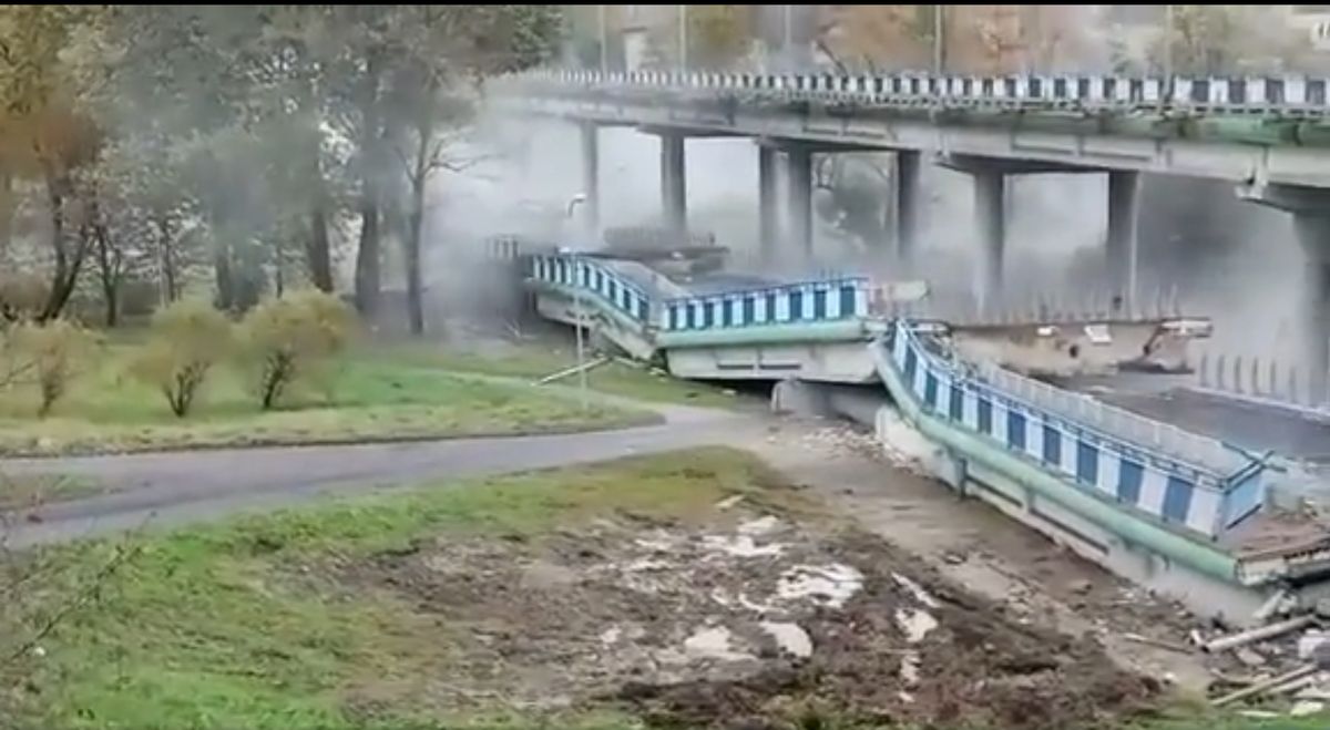 Koszalin. Wiadukt zawalił się jak domino. Fot: FB/Cukin Koszalin
