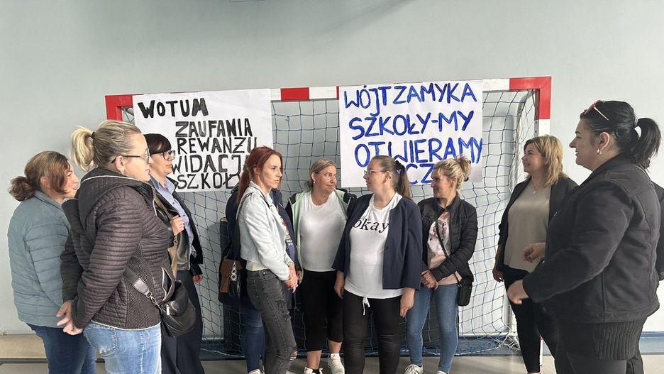 W gminie Świecie nad Osą protestowali rodzice. Radni nie wsłuchali się w ich głos. Chcą likwidować dwie szkoły
