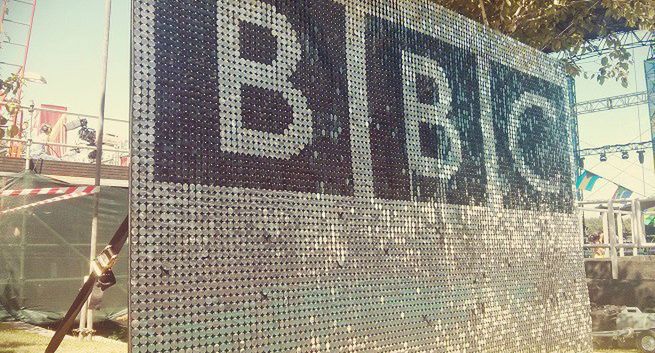 BBC pod ostrzałem krytyki. Po serii skandali głos zabrał szef największego konkurenta