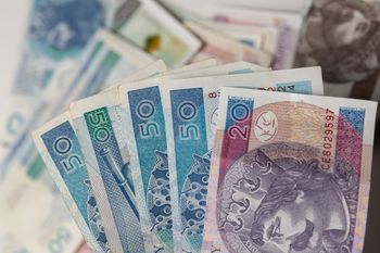 Uszkodzony banknot. Gdzie można wymienić i kiedy nie ma na co liczyć?