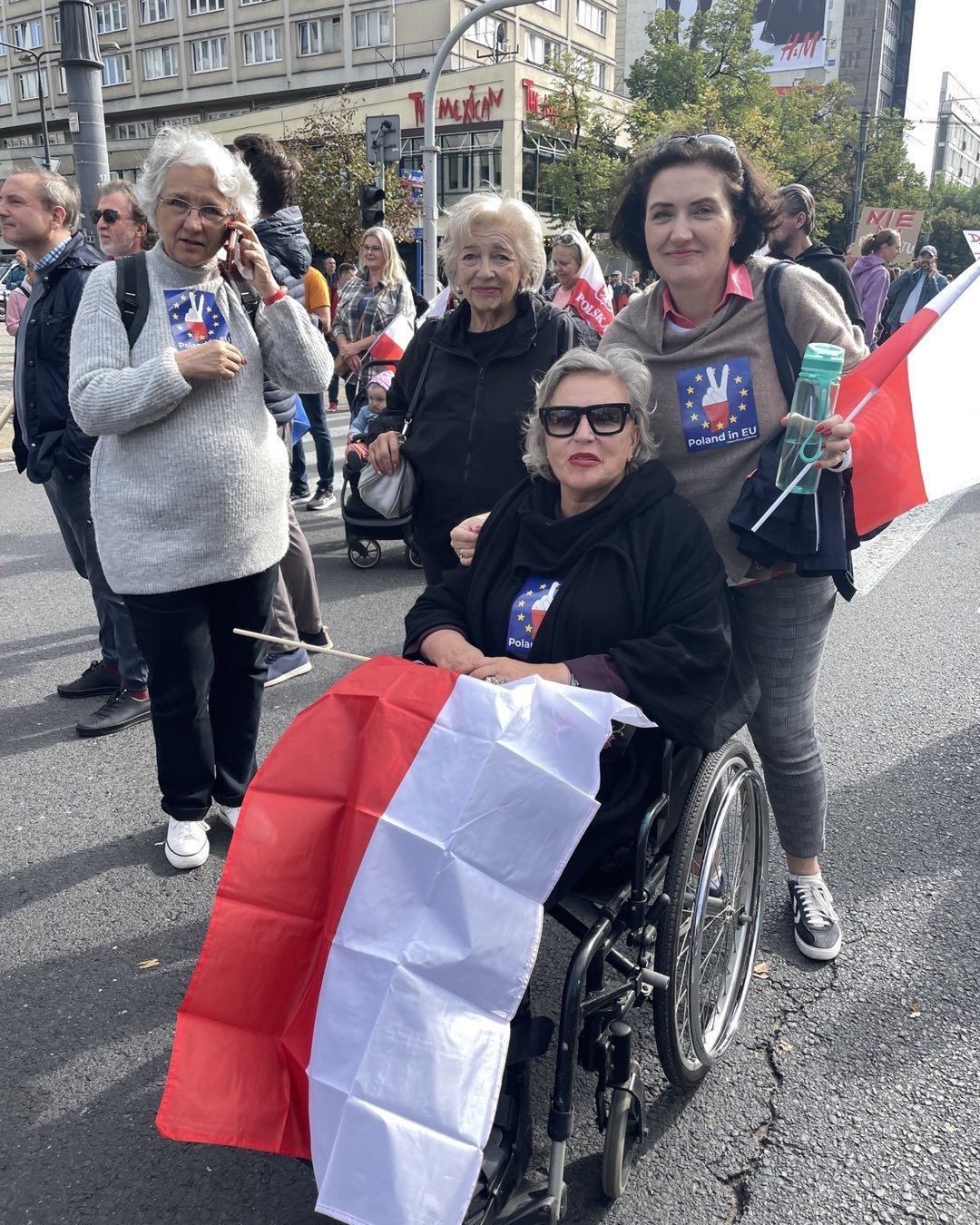 Krystyna Janda na marszu Tuska