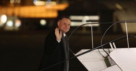 Złamane przepisy podczas lotu prezydenta. Senator Zjednoczonej Prawicy krytycznie o próbach tuszowania