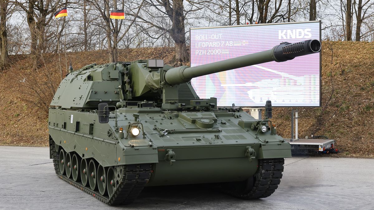 MUNICH, GERMANY - NOVEMBER 19: The new Leopard 2A8 Leopard 2A8 main battle tank is presented at the roll-out of the first Leopard 2A8 NOR for the Norwegian Army at a ceremony at the KNDS factory on November 19, 2025 in Munich, Germany. KNDS is supplying Norway with 54 Leopard 2A8 NOR tanks and the Bundeswehr, the German armed forces, with 123 Leopard 2A8 tanks. The Bundeswehr is also acquiring a new batch of PzH 2000 self-propelled howitzers to replace the ones Germany donated to Ukraine. (Photo by Alexandra Beier/Getty Images)