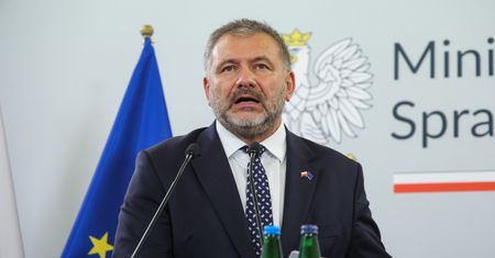 System autorytarny w Polsce? Żurek pokazał raport o represjach
