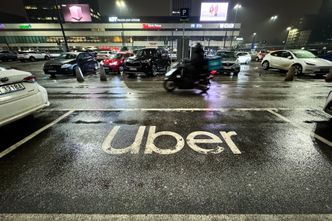 Pierwsze mandaty za brak polskiego prawa jazdy. "Uber nie będzie płacić za kierowców"