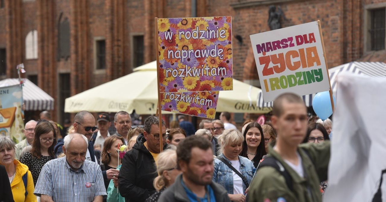 Przez starówkę w Toruniu przeszedł Marsz dla Życia i Rodziny. Zobaczcie zdjęcia