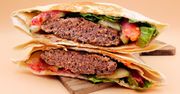 Kiedy tortilla spotyka burgera… powstaje coś nieprzyzwoicie pysznego. Poznaj burgerotillę