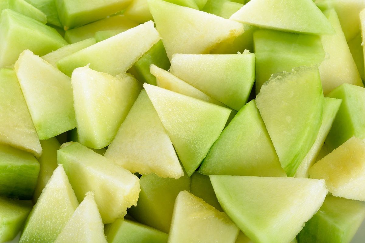 Green melon cut into pieces