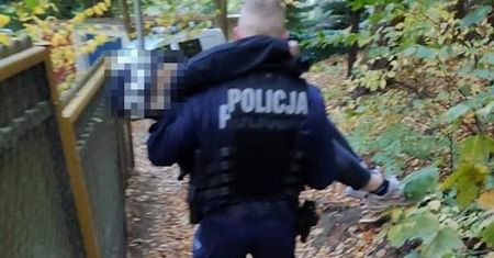 13-latka leżała na ławce w parku. Świadkowie wezwali pomoc