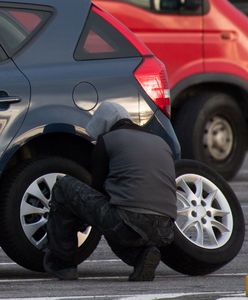 Metoda "na kolec". Przebijali opony aut i okradali