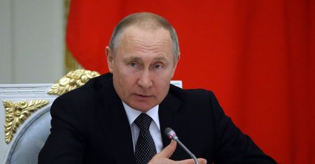Władimir Putin wręczył prezent. Konieczna kwarantanna