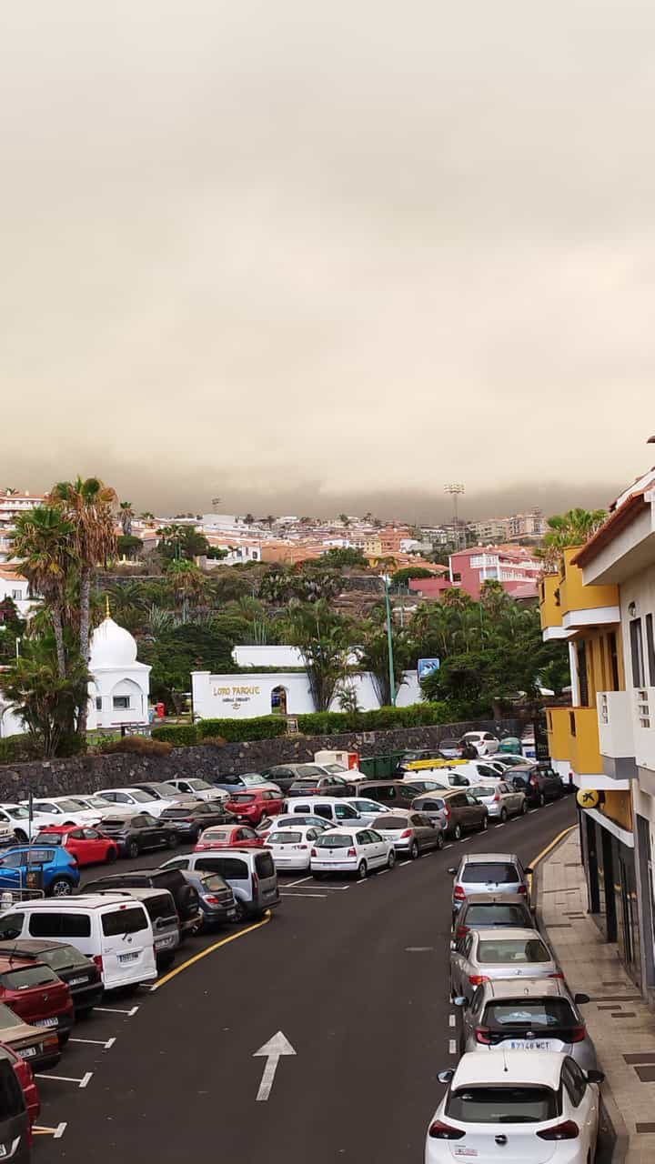 Pożary na Teneryfie widoczne z Puerto de la Cruz