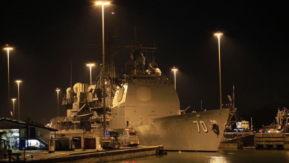 The USS Lake Erie (CG-70) during the US military deployment in the Caribbean, passing through the Pedro Miguel locks on the Panama Canal in Panama City, Panama, 29 August 2025. EPA/Bienvenido Velasco Dostawca: PAP/EPA.