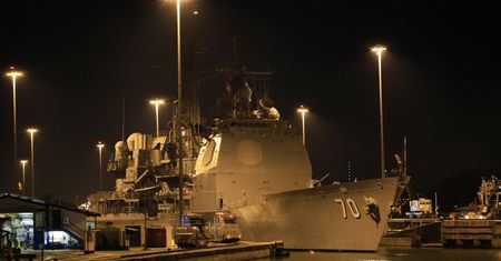 Iskrzy na linii USA-Wenezuela. USS Lake Erie w akcji