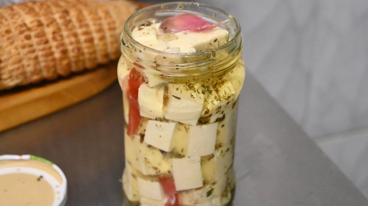 Pani Małgorzata Cerbin robi nawet ser feta