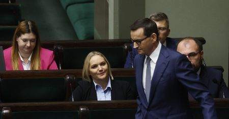 Chciała mieć zdjęcie z byłym premierem. Cierpliwie czekała w kolejce