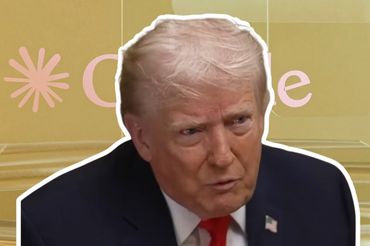 Donald Trump na tle grafiki promującej Claude Code