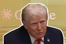 Donald Trump na tle grafiki promującej Claude Code