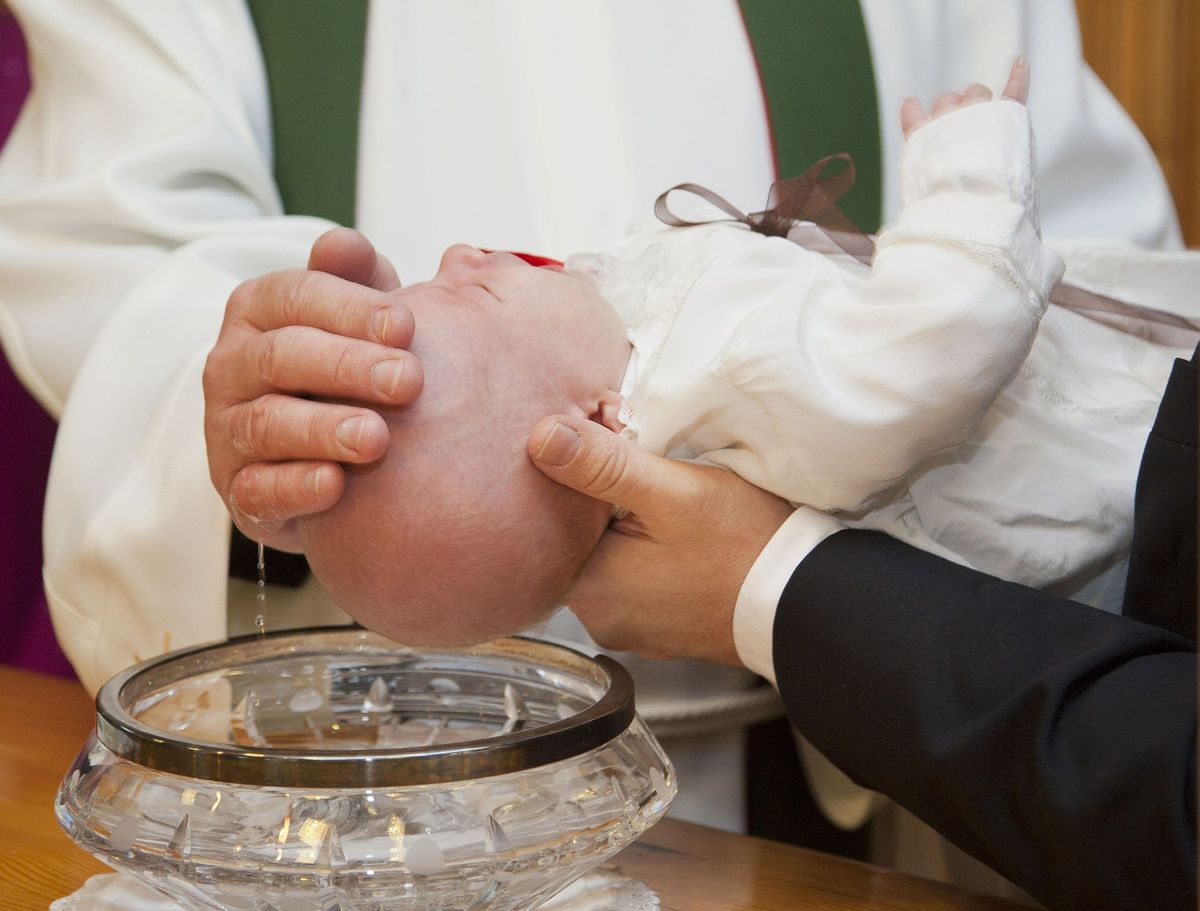 Chrzest bez rodziców chrzestnych? To możliwe 