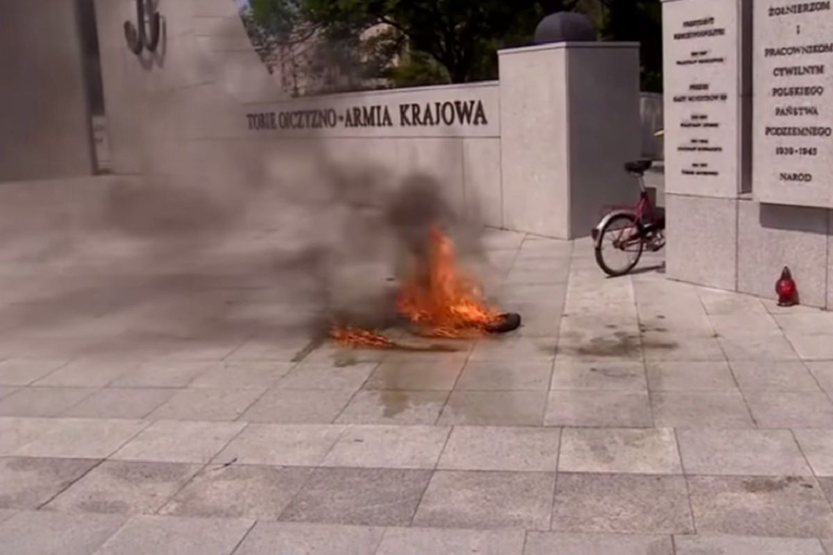 Podpalił się pod Sejmem. Teraz wyjaśnia, dlaczego to zrobił
