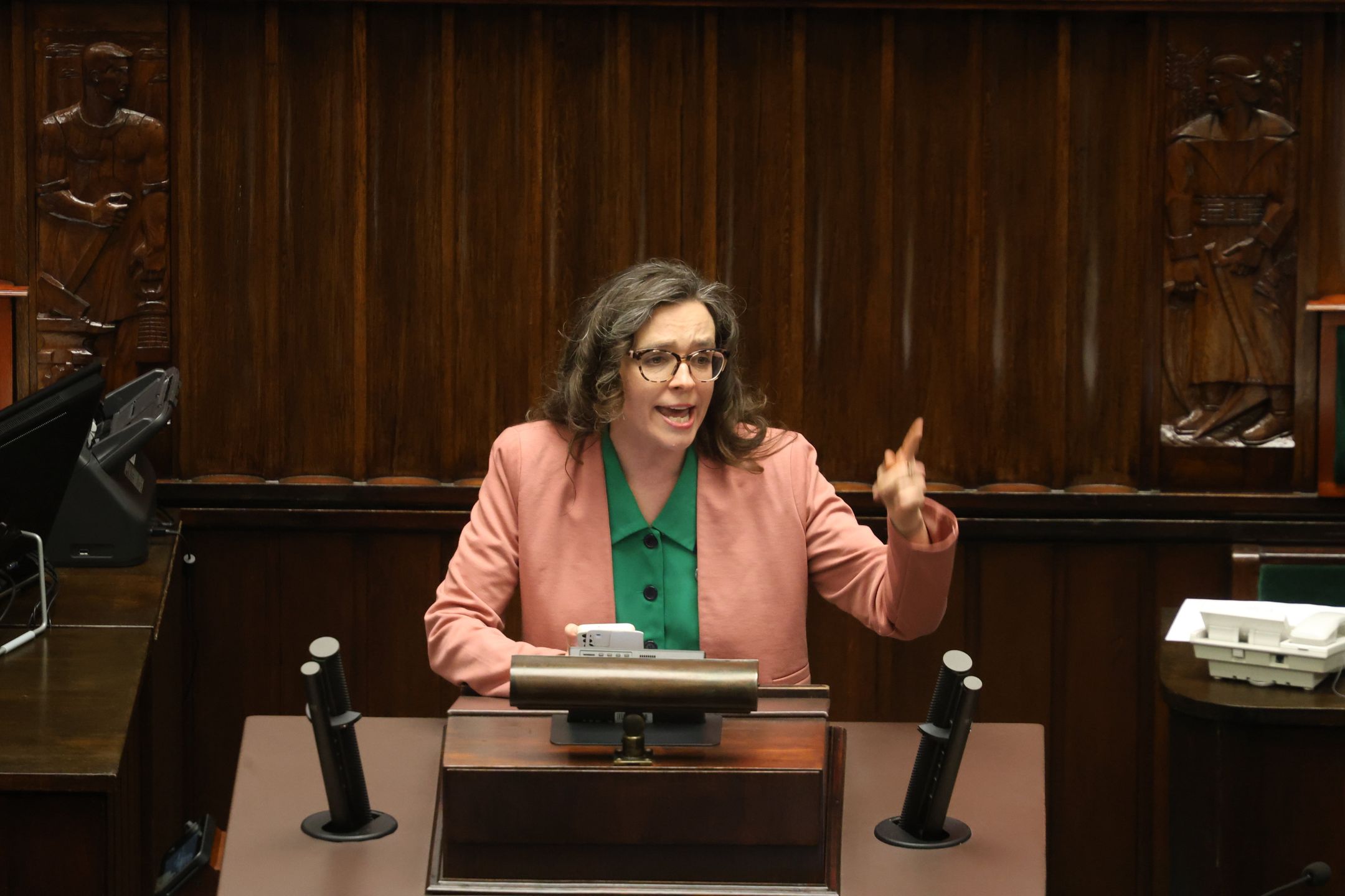 Klaudia Jachira chce usunięcia choinek z przestrzeni sejmowej