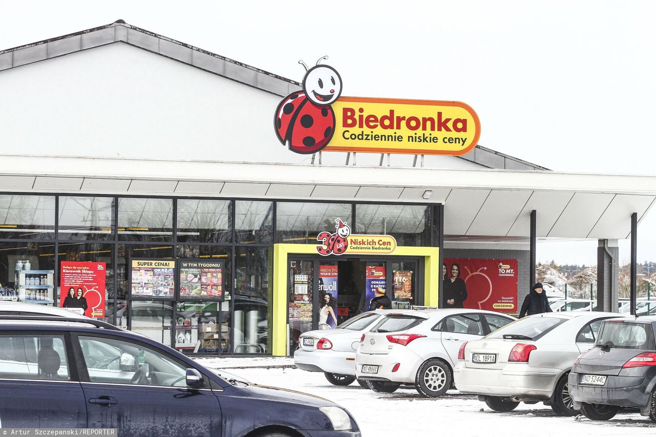 Nowy system na parkingach Biedronki. Oto na czym polega