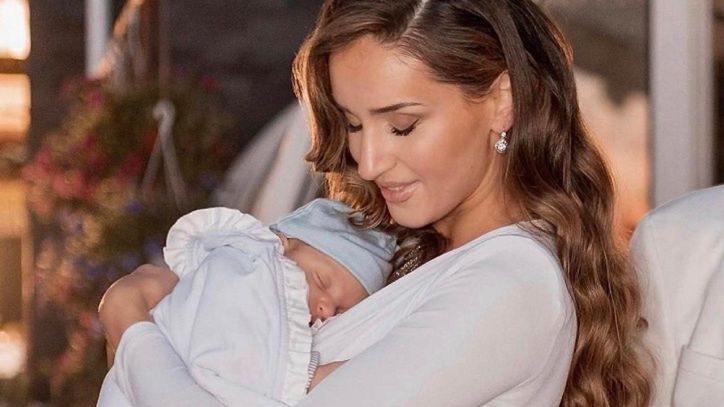 "Odstawiona" Patrycja Tuchlińska pozuje z 3-letnim Augustynem obutym w sneakersy Gucci za 1,5 tysiąca