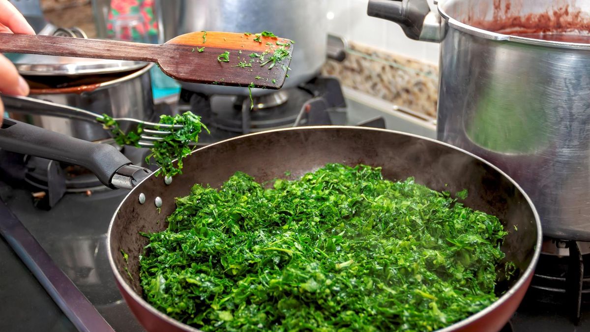 Jarmuż to prawdziwa eksplozja odżywcza, która wspiera organizm na wiele sposobów.