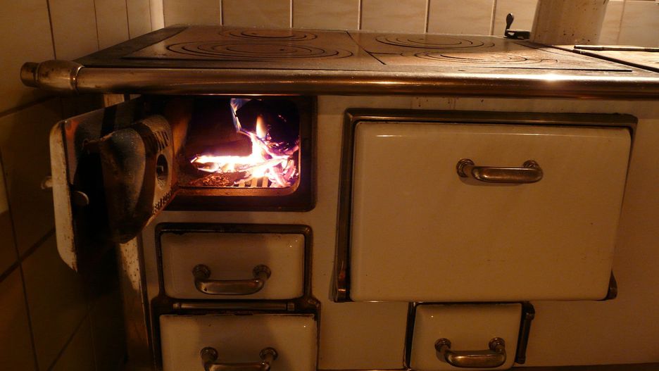 Wrocław. Straż Miejska kontroluje mieszkańców. Spalanie zabronionych surowców karane