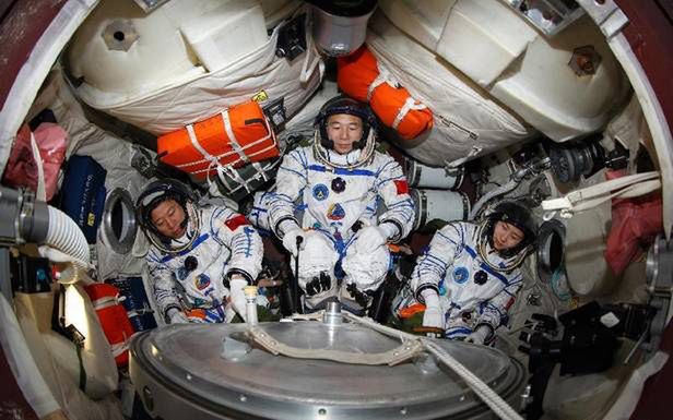 Chiński program kosmiczny. 13 lat temu w Kosmos wyruszył Shenzhou 1 5