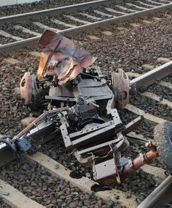 Tragedia na przejeździe kolejowym w Jackowie. Wjechał traktorem pod pociąg Intercity