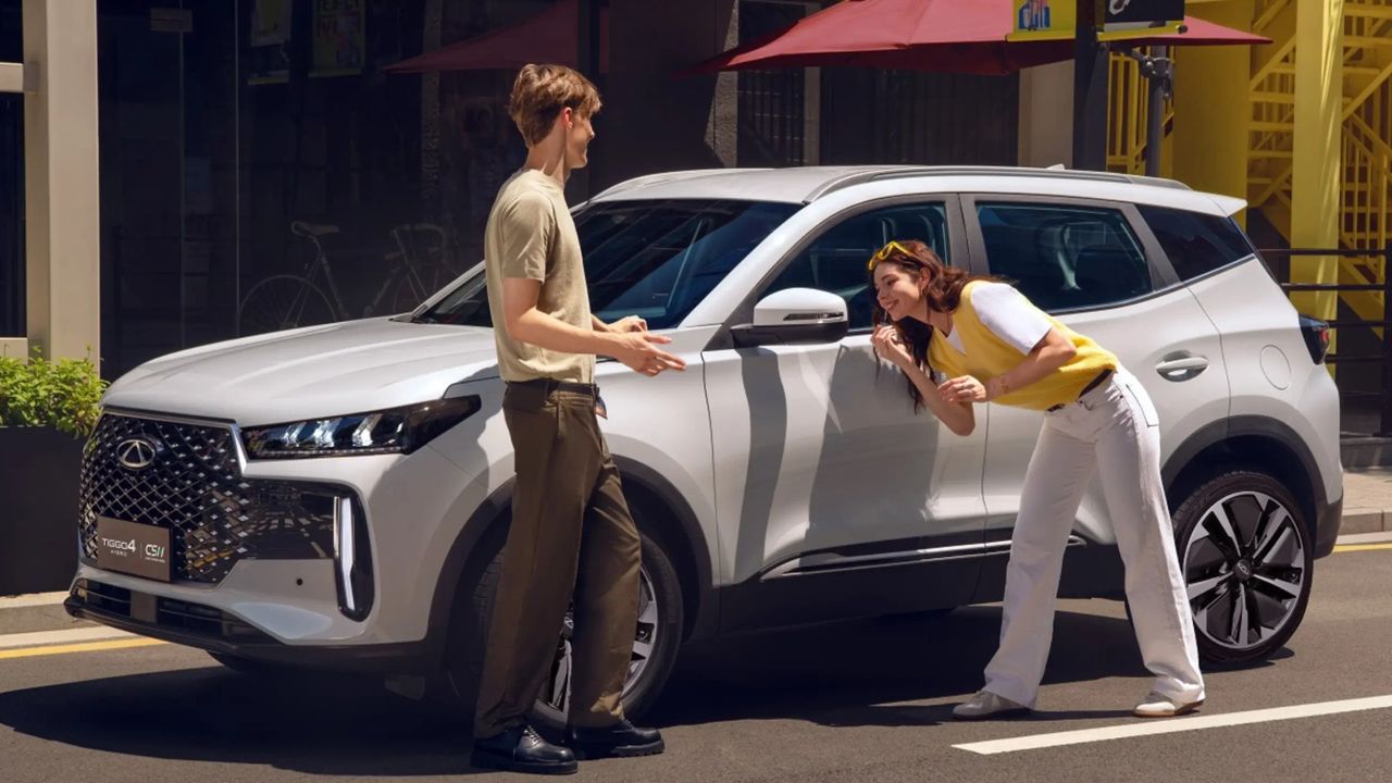 Hybrydowy SUV za mniej niż 100 tys. zł - Chery Tiggo 4 wjeżdża do Polski