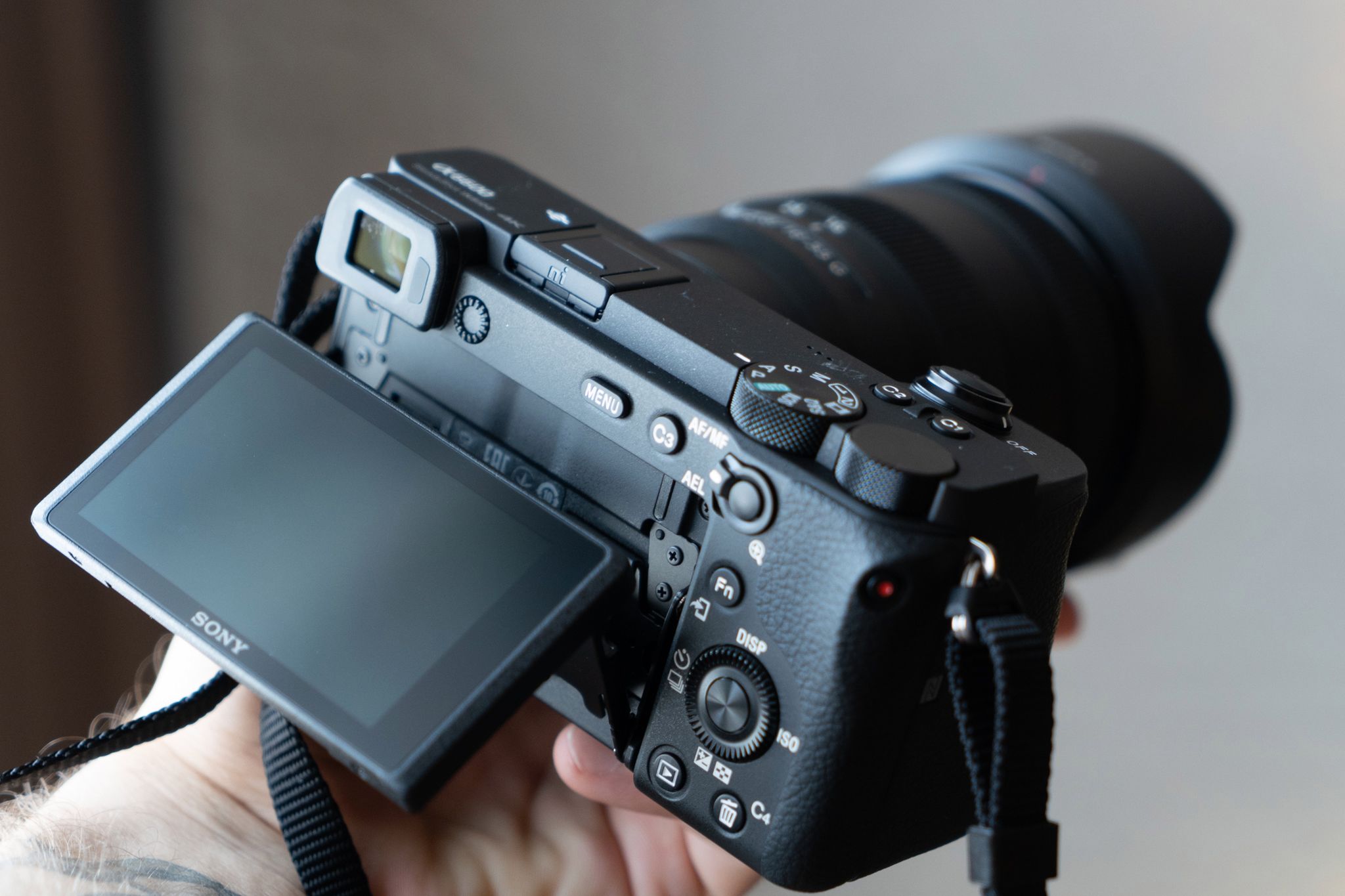 Premiera Sony A6100 i Sony A6600. Ultraszybki zoom i rozbudowane tryby filmowe 6