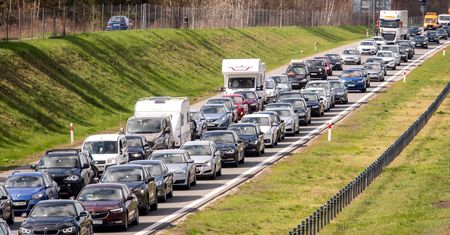 Zderzenie czterech samochodów na A1. Akcja służb