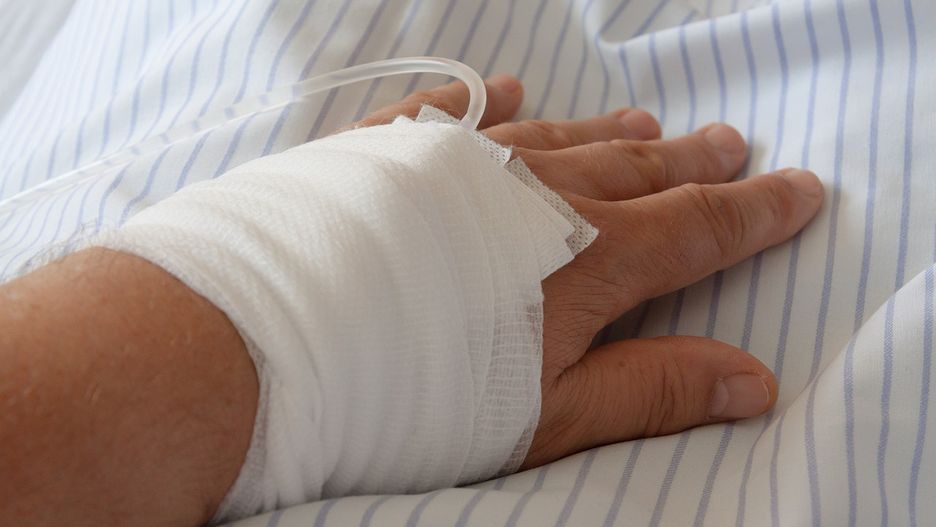 4-letnia dziewczynka wbiegła w rozpalony grill. Szpital przestrzega
