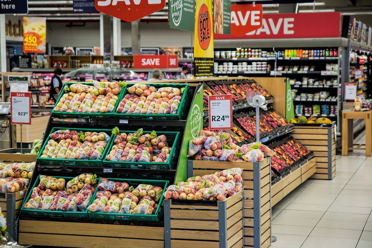 Jak bezpiecznie kupować żywność w dobie koronawirusa?